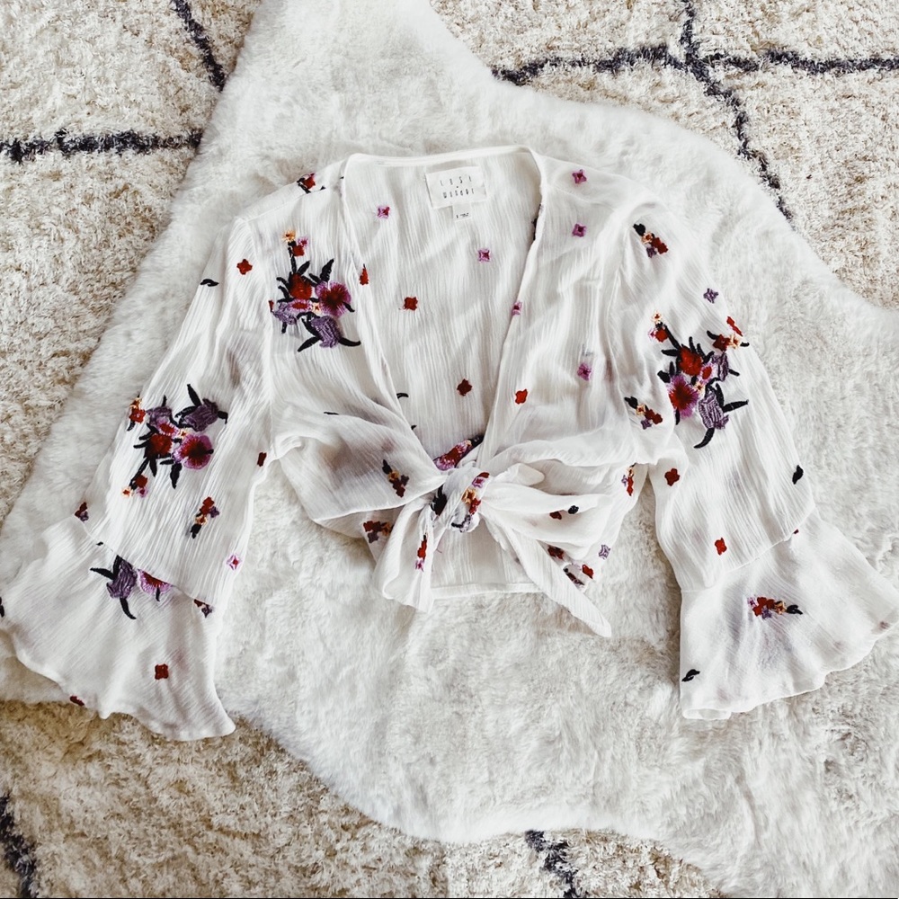 WHITE LONGSLEEVE CROPPED EMBROIDERED BLOUSE